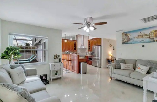 Bella Toscana Villa | Beautiful family vacation home with pool & jacuzzi10 miles from Disney!