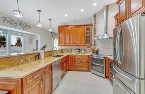 Bella Toscana Villa | Beautiful family vacation home with pool & jacuzzi10 miles from Disney!