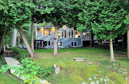 Feronia House | Beautiful home on Trout Lake with hot tub and movie room