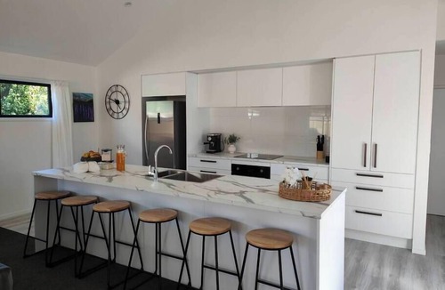 Woolston House | Beautiful Home w/Parking | 5 mins to One NZ Stadium