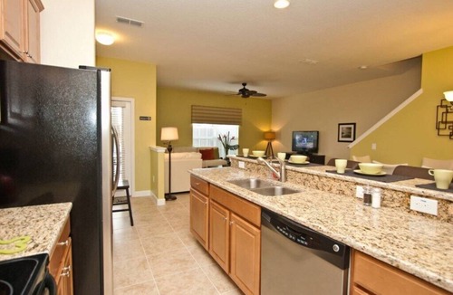 West Kissimmee House | BEAUTIFUL LAKE FRONT TOWNHOME ONLY STEPS FROM THE CLUBHOUSE! HARRY POTTER AND BRAVE KIDS THEME ROOM!