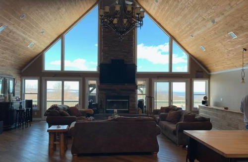 Durham House | Beautiful large home 15 minutes from Wyndham mountain