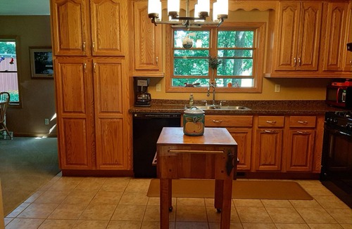 East Brady House | Beautiful Lodge on the Allegheny River Provides Pure Comfort Year-Round