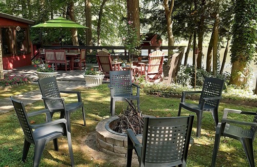 East Brady House | Beautiful Lodge on the Allegheny River Provides Pure Comfort Year-Round