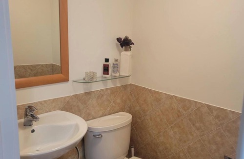 Willowdale Apartment | Beautiful loft right by the subway