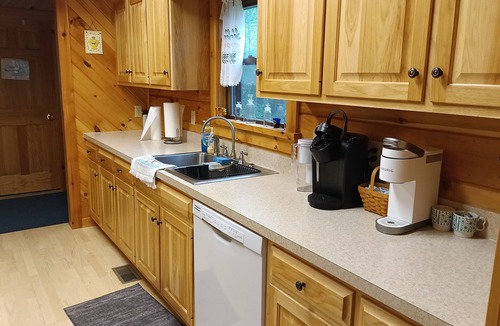 Mattawana Cabin | Beautiful Log Cabin - PSU Events - State Parks - Sleeps 6 to 8