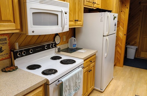 Mattawana Cabin | Beautiful Log Cabin - PSU Events - State Parks - Sleeps 6 to 8