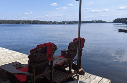 Bala Cottage | Beautiful Log Cottage & Boat House on Lake Muskoka "Tall Trees"