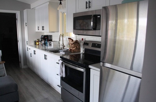 Frontenac Cottage | Beautiful Loughborough Lake, 30 mins from Kingston, Sunsets to dream of.