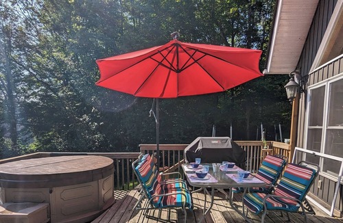 Bala Cottage | Beautiful Muskoka cottage with sandy beach, campfire and hotub!