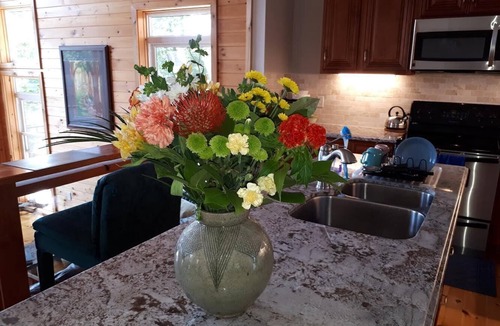 The Archipelago Cottage | Beautiful Muskoka Lakehouse on Healey Lake! Pets welcome!