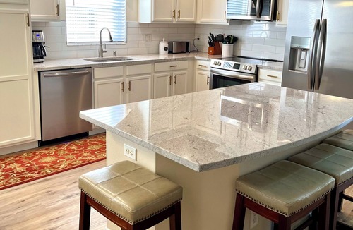 Orange Tree Villa | Beautiful Newly Remodeled Private Home; South-facing Pool-spa; close to Disney