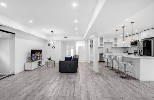 El Portal House | Beautiful Oasis Pool 5BR House