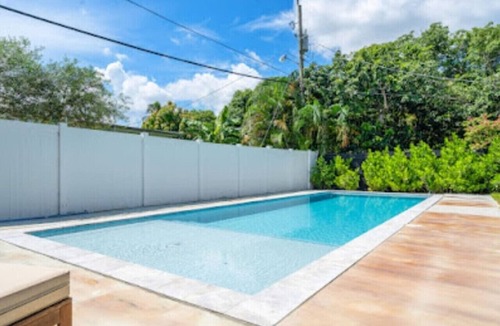 El Portal House | Beautiful Oasis Pool 5BR House