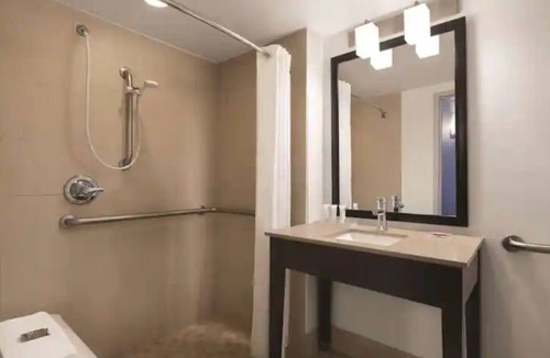 Airport North House | Beautiful Orlando! 2Queen bed. Rest, Relax, fun!