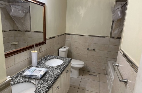 Brampton House | Beautiful Private Room- Full Amenities- Near Restaurants Shopping & Transit 3