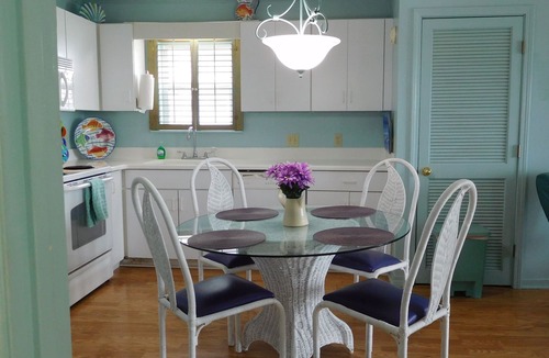 Fort Walton Beach Condo | Beautiful, quiet condo steps from the water! Bay/poolside AND across from beach!