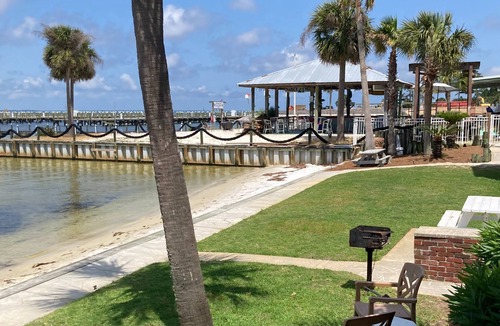 Fort Walton Beach Condo | Beautiful, quiet condo steps from the water! Bay/poolside AND across from beach!