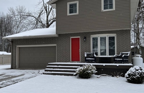 Turkey Point Cottage | Beautiful Shores of Lake Erie. 2 minutes to the beach.