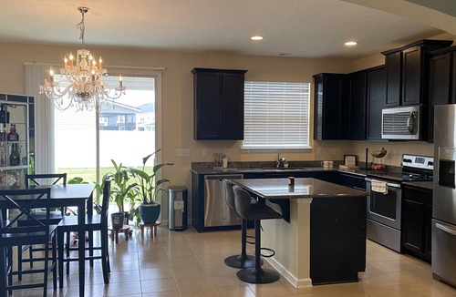 OakLeaf Plantation House | Beautiful Two Bedroom Townhome with free parking & wifi