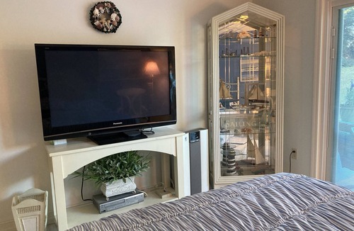 Glenbrook House | Beautiful, updated, private, contemporary “beachy” Guest suite