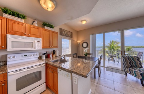 St. Petersburg - Clearwater Condo | Beautiful Waterfront Condo! Amazing view! Mins to Beach! Great location!