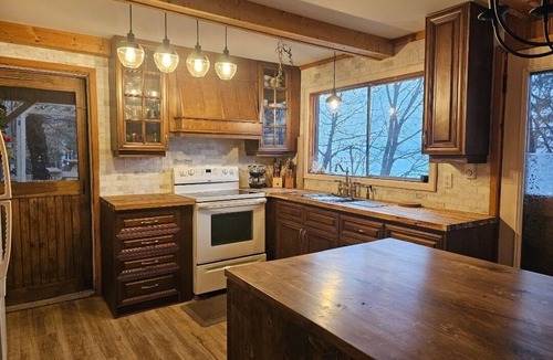 Tay Valley Cottage | Beautiful waterfront Cottage on a private lake