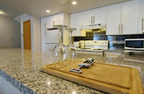 The Blue Mountains Condo | Beautifully-renovated condo in Blue Mountain with fireplace