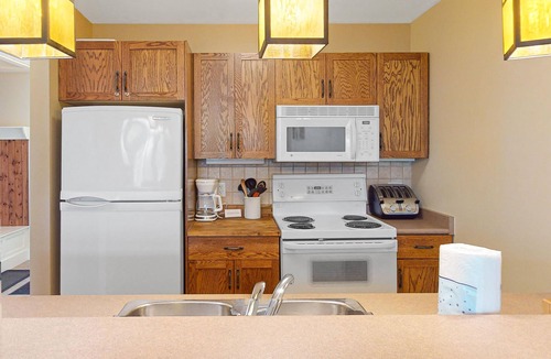 The Blue Mountains Condo | Beautifully-Appointed Condo w/Furnished Balcony, Free WiFi, Private Washer/Dryer