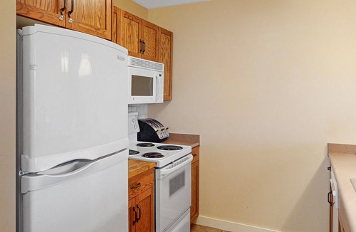 The Blue Mountains Condo | Beautifully-Appointed Condo w/Furnished Balcony, Free WiFi, Private Washer/Dryer