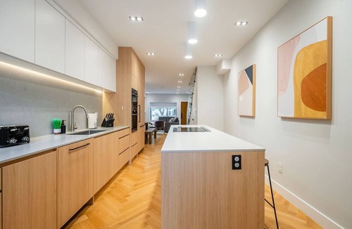 Leslieville House | Beautifully Designed 4BR House - Sleeps 8!