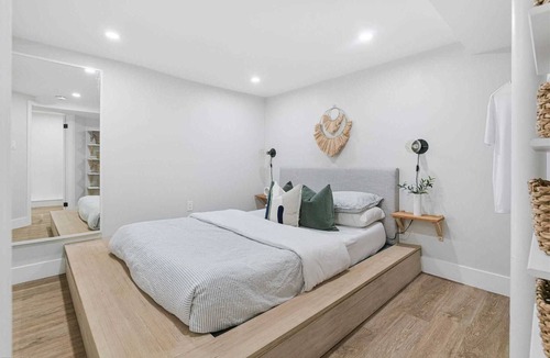 Little Italy Apartment | Beautifully renovated one-bedroom in Queen West!