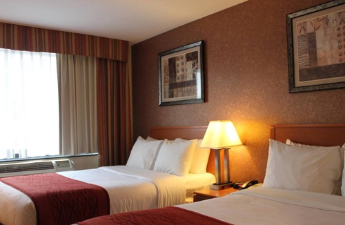 Queens Hotel | Bellerose Inn