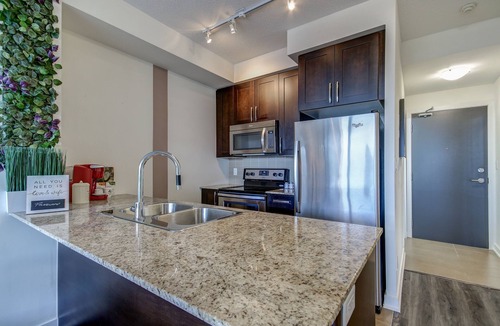 Mississauga Condo | Benetton Suite - Square One - 1 BR + Den +1 Parking