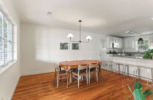 Faubourg Delassize Apartment | Best Garden District Location - Steps to Street Car!