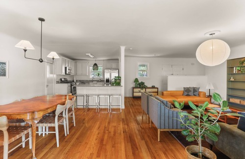 Faubourg Delassize Apartment | Best Garden District Location - Steps to Street Car!