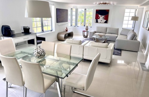 South Beach Condo | ⭐️⭐️⭐️⭐️⭐️Best Location! Vacation in Paradise on Ocean Dr with Direct Beach View