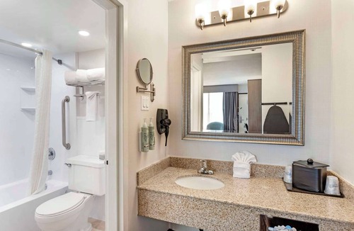 Rockville Centre Hotel | Best Western Mill River Manor