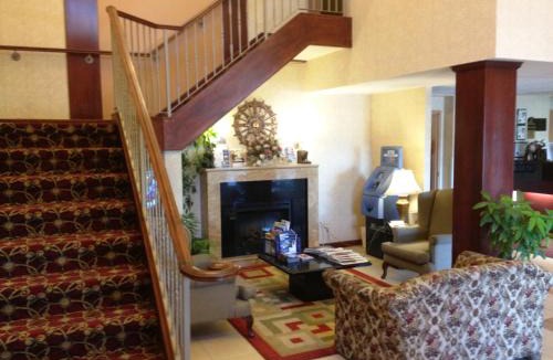 Burlington Hotel | Best Western Plus Burlington Inn & Suites