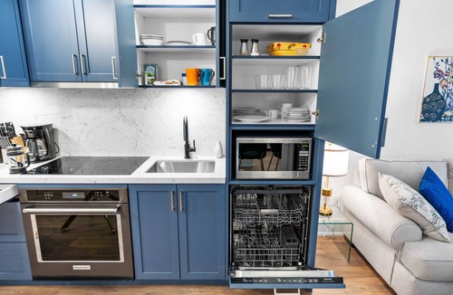 Wellington Place Condo | Beverly Hills in Toronto's Core w/Pool, Parking, WiFi, Near CN Tower