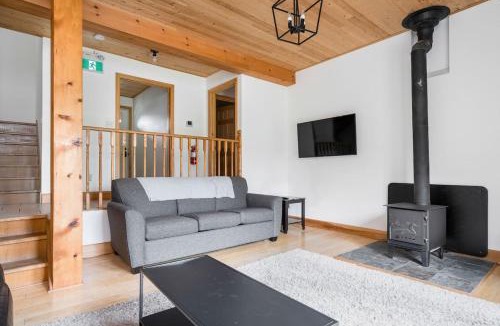 The Blue Mountains Ski Chalet | Big Blue at The Blue Mountains w Hot Tub and BBQ