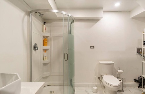 Eringate House | BIG Oasis Studio near Airport YYZ