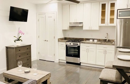 Lido Beach Apartment | Bikinis & Martinis a Modern Beach Studio for 2 only 5 minute walk to the beach
