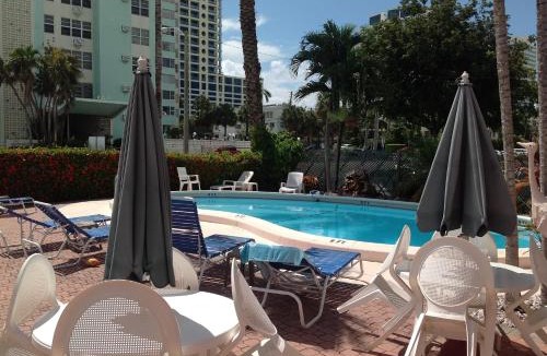 Central Beach Hotel | Birch Patio Motel