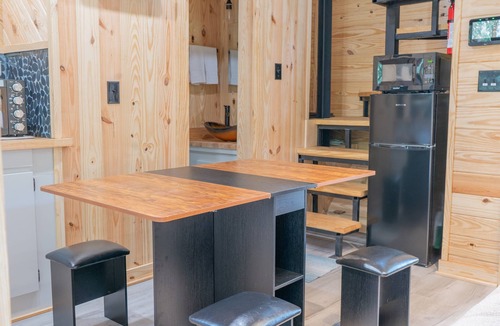 Pheba House | Birdhouse, Maben Venues, 14 mi to MSU