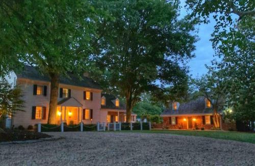 Centreville Villa | Blake House Historic Estate with Private Inn