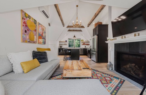 Woodstock House | "Blissful Retreat" Elegant , Charming & Peaceful