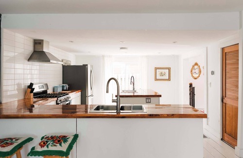 Bloomfield House | Bloomfield Bliss - Hot Tub and Walking Distance to Park