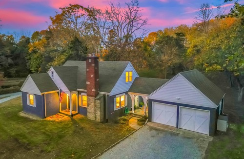 East Setauket House | Blue Cottage East Setauket