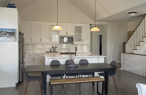 The Blue Mountains House | Blue mountain view, 4 bedroom home, steps to the village.